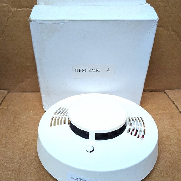 NAPCO GEM-SMK WIRELESS PHOTOELECTRIC SMOKE DETECTOR UNUSED OLD STOCK - Picture 2 of 4